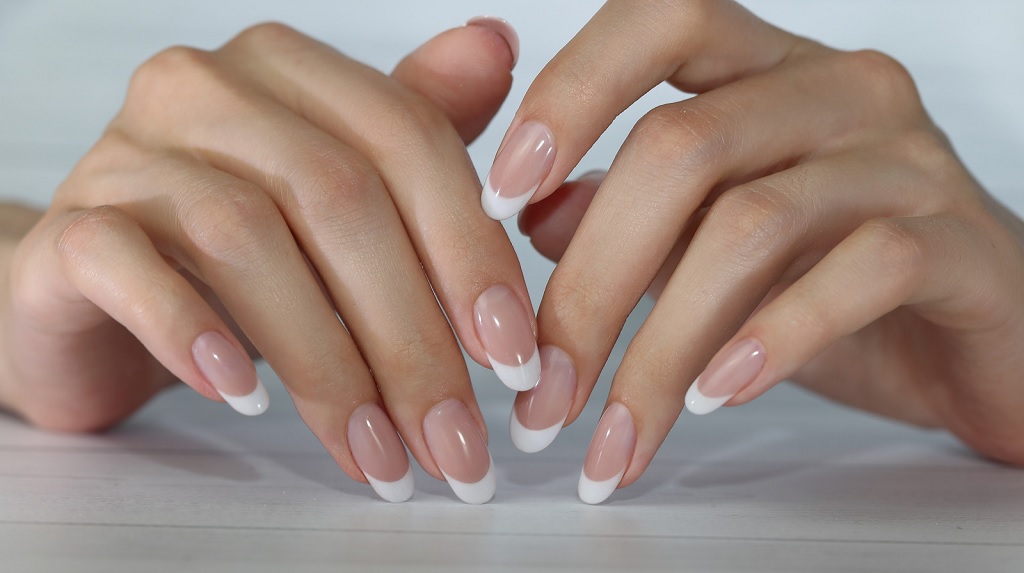 The french manicure with a difference